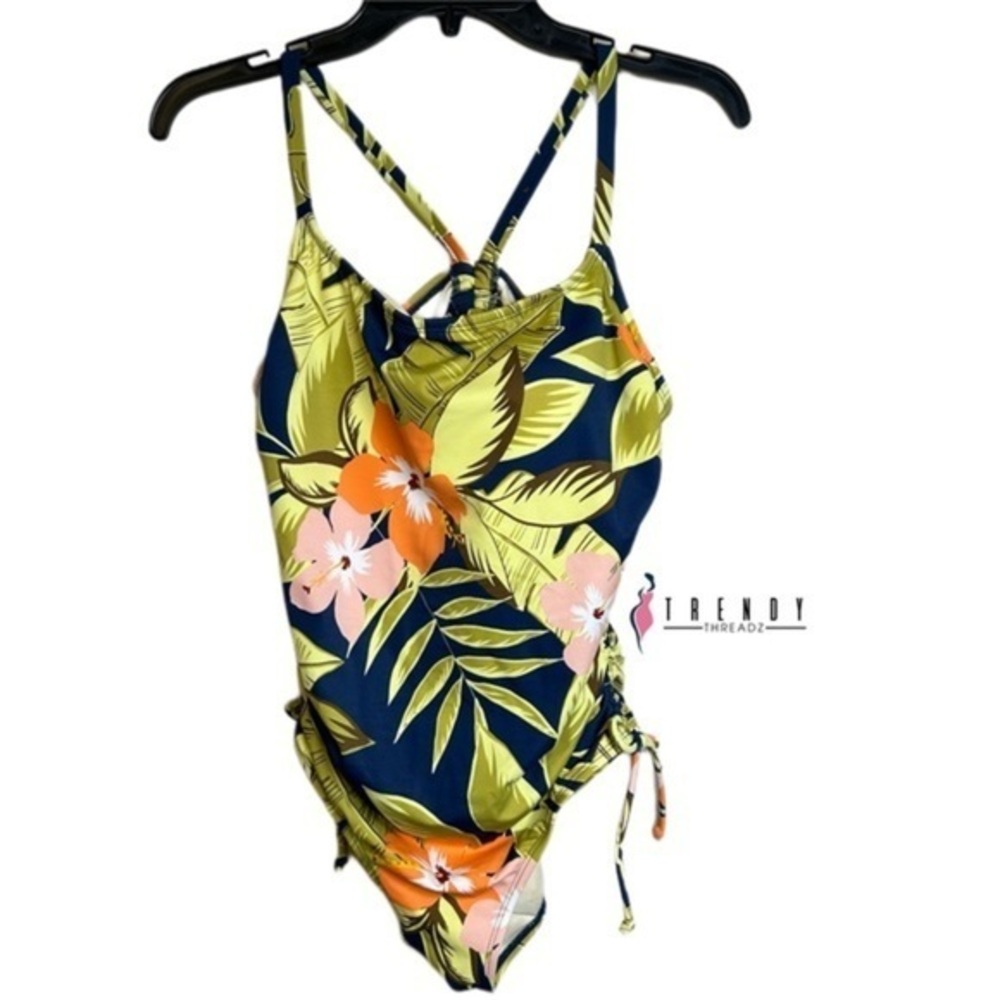 NWT Women’s Plus Slimming Control 1 Piece Swimsuit